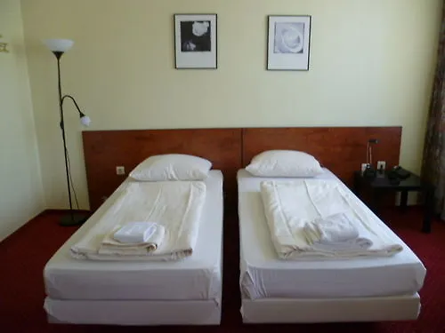 Domo Hotel Mondial Dusseldorf