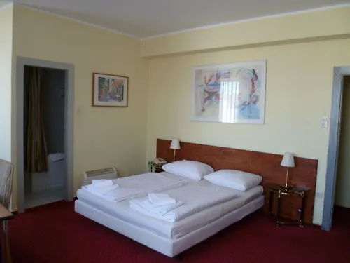 Domo Hotel Mondial Dusseldorf
