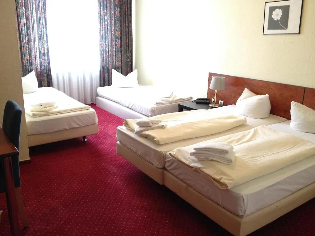 Domo Hotel Mondial Dusseldorf 2*,